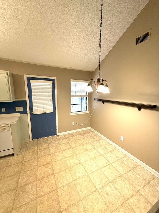 Building Photo - ** 3 bed 2 bath located in Millbrook ** Call the self-showing number to schedule a tour 334-366-9198