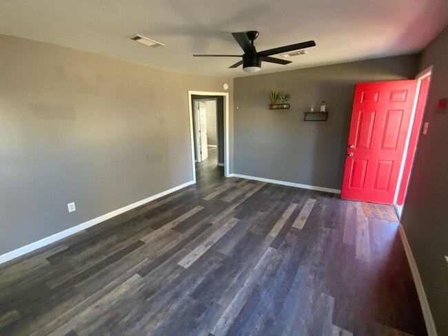 Building Photo - 111 E Pine St