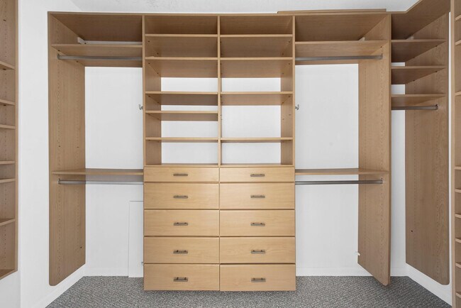 Building Photo - 1819 SE 17th St