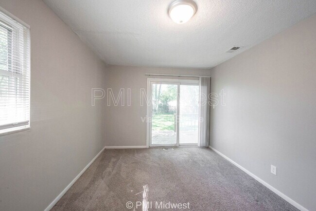 Building Photo - 330 Hugo St