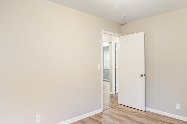 Building Photo - 4222 S 51st St