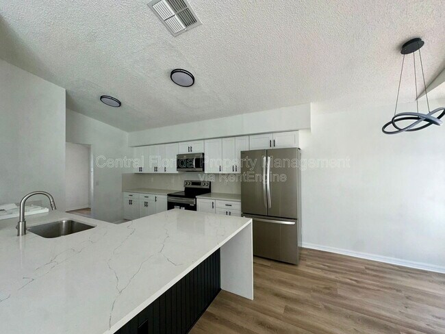 Building Photo - 3032 Bloomsbury Dr