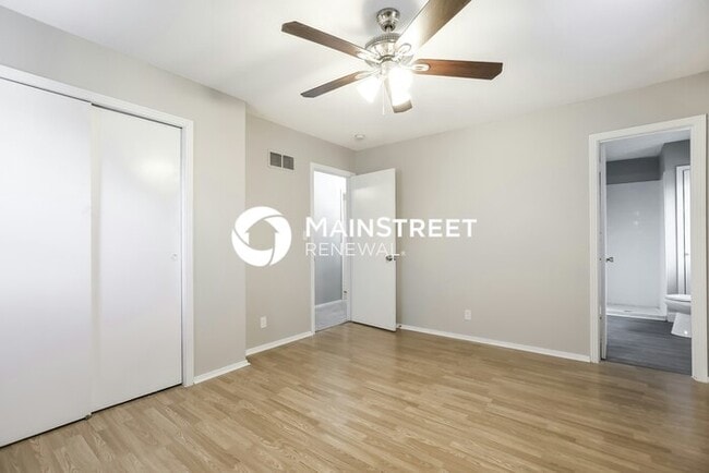 Building Photo - 4 Bedroom Pet-Friendly Home in Independence, MO with Main Street Renewal