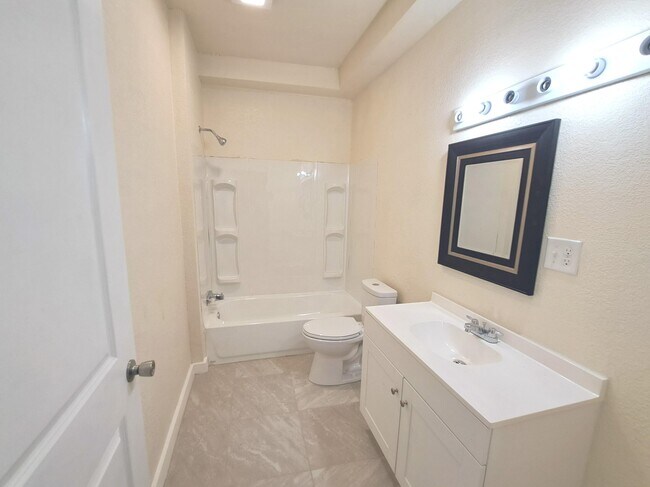 Building Photo - 1306 Iowa Ave