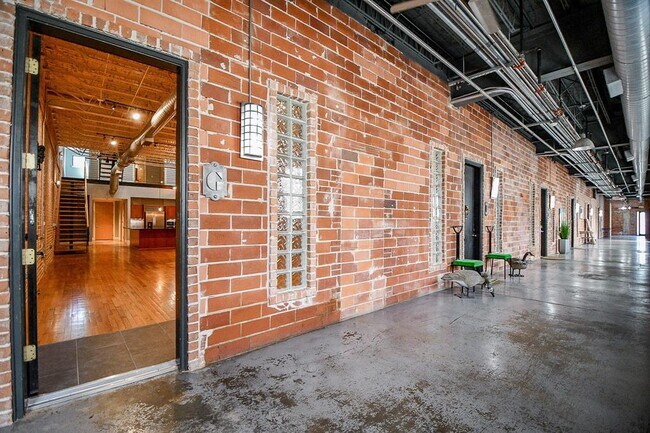Building Photo - 1717 W Webster St
