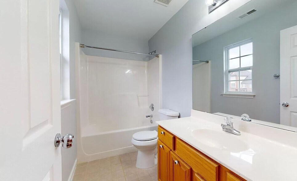Building Photo - 9806 Blackwell Dr