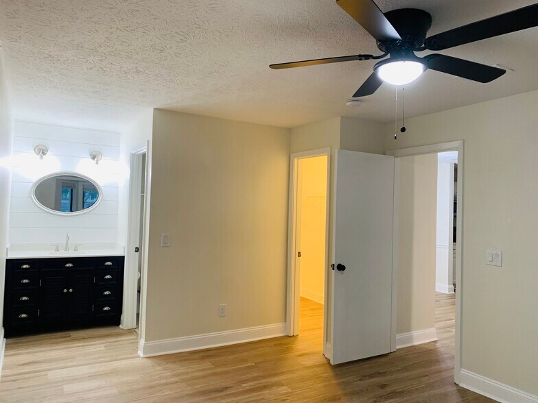Building Photo - 524 Warm Springs Cir