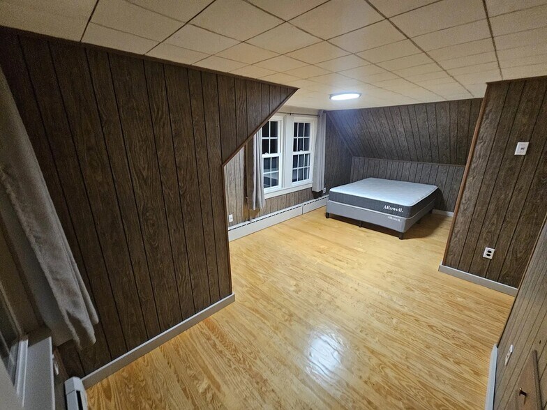 Building Photo - 517 Salmon Falls Rd