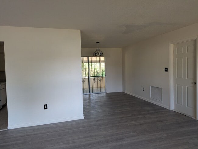 Building Photo - Nice 2 bedroom, 1 1/2 bath home in Umatilla