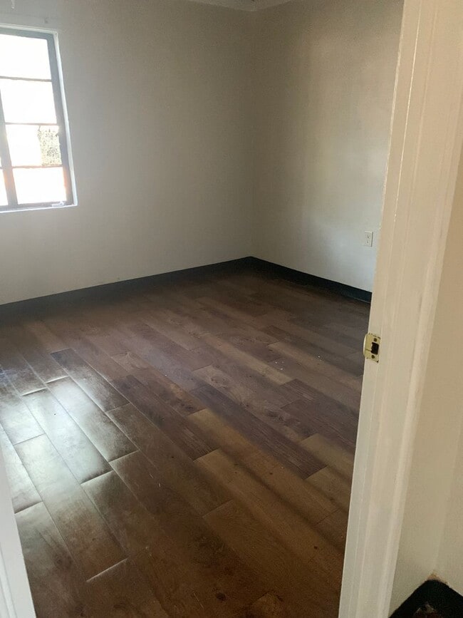 Building Photo - 309 S Cleveland St