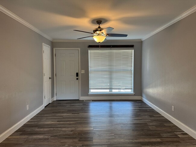 Building Photo - 1412 Carousel Rd