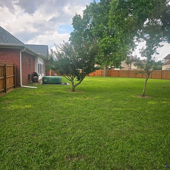 Building Photo - 316 Montview Way