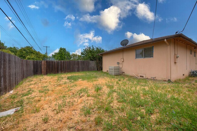 Building Photo - 1757 Wakefield Way
