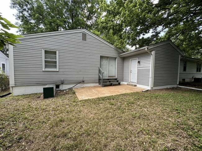 Building Photo - Lovely 2 Bedroom / 2 Bath for Rent - Section 8 Welcome