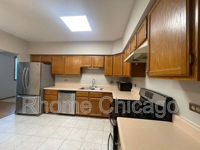 Building Photo - 519 W Parkside Dr