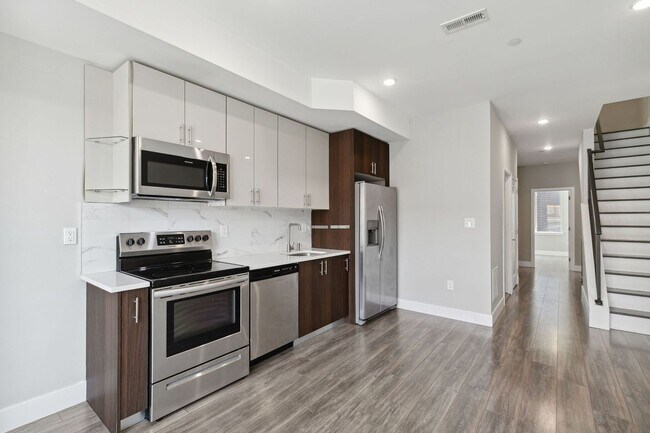 Building Photo - 1845 E Huntingdon St