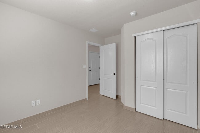 Building Photo - 803 Luisa St