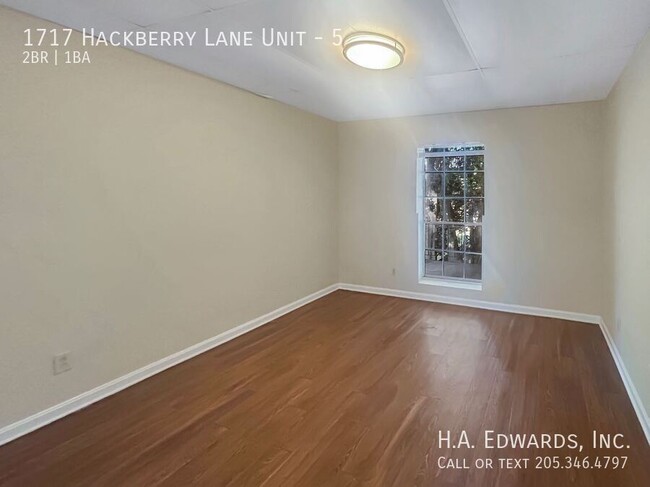 Building Photo - 1717 Hackberry Ln