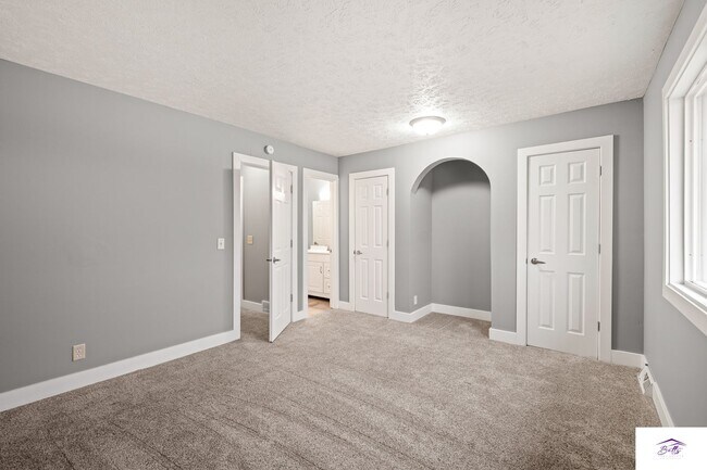 Building Photo - CAMDEN DUPLEX 11614-16