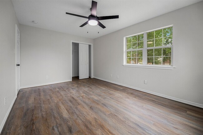 Building Photo - 3718 Treasure Island Dr