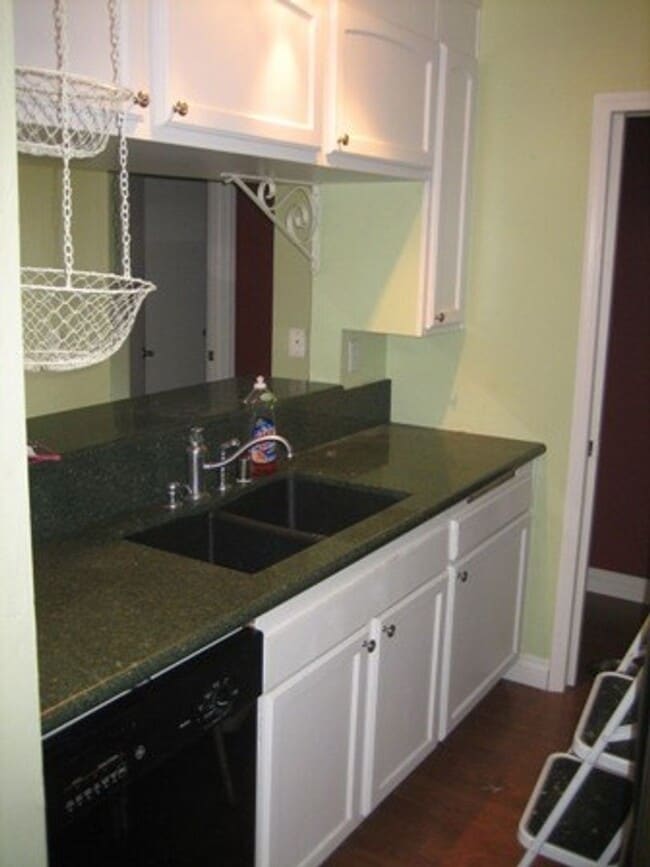 Building Photo - Beach View 3 Bedroom Condo