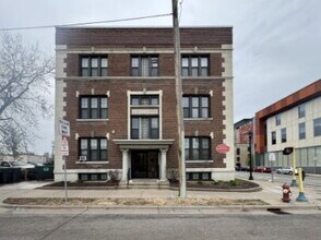 Building Photo - Studio Apartment in Downtown Minneapolis!