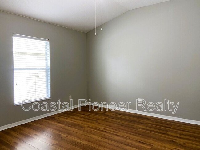 Building Photo - 29832 Cedar Waxwing Dr