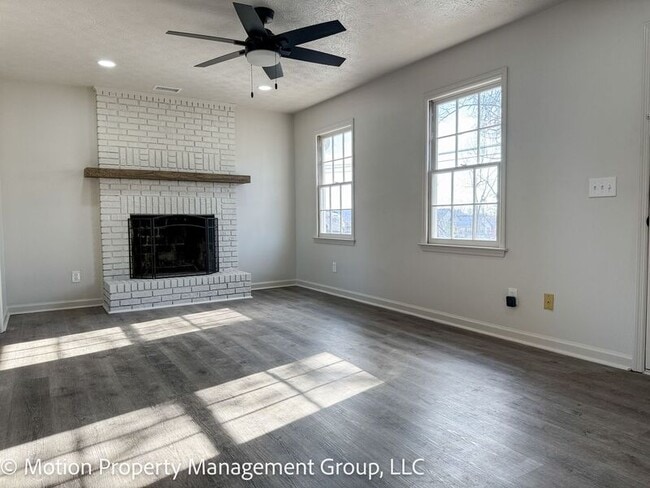 Building Photo - 1330 Hillcrest Dr