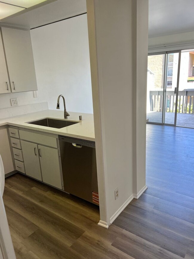 Building Photo - Upstairs Studio Condo in Huntington Harbor...