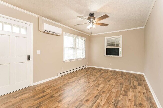 Building Photo - 3-Bed Plus 2 Bonus Rooms with Large Yard!