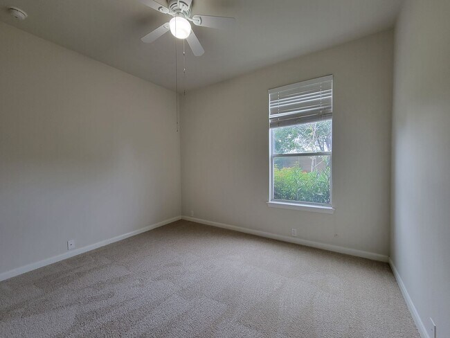Building Photo - Charming & Spacious 4/BR 3/BR Home – Pet F...