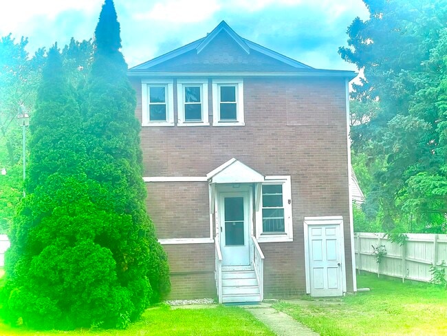 Building Photo - 72 E 136th St