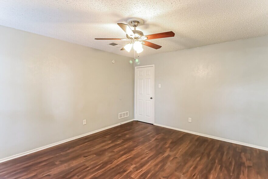 Building Photo - 2821 Lana Cir
