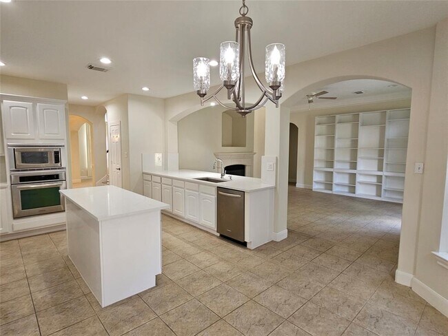 Building Photo - 12503 Rosewood Way Ln