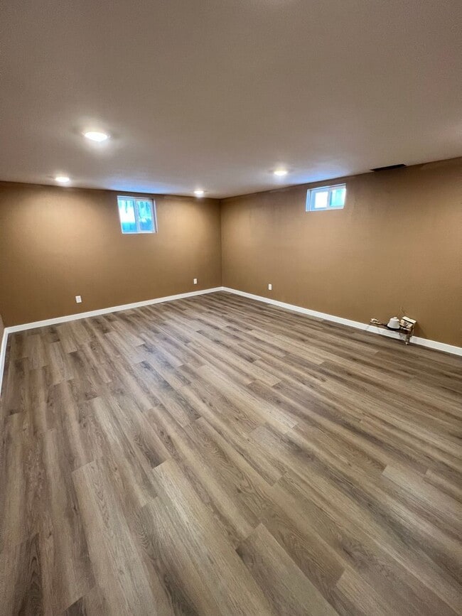 Building Photo - 624 N 3rd St