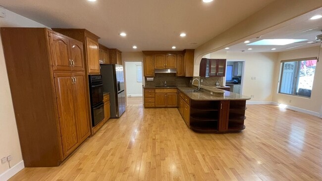 Building Photo - Martinez! Beautiful 5 bedroom 3.5 bathroom...