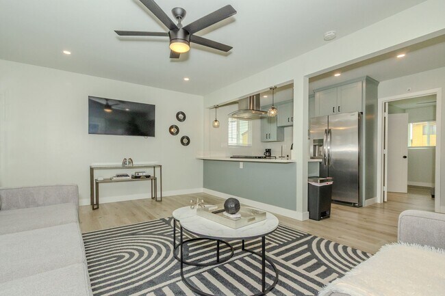 Building Photo - Renovated 1 Bed/1 Bath Single Family Home in Pacific Beach w/Patio/Parking/Washer/Dryer