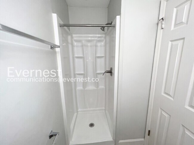 Building Photo - 3-Bed/1.5-Bath Home with Fenced Yard/Pet Friendly/Available Soon!
