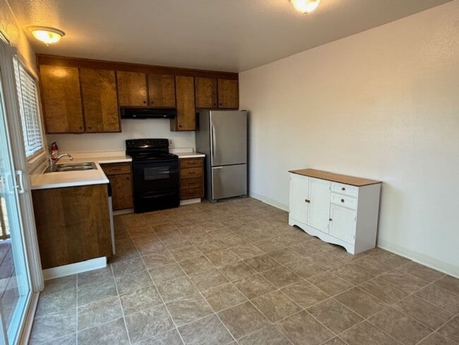 Building Photo - For Rent – Charming 2-Bedroom Home in Rinc...