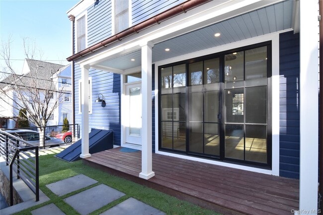 Building Photo - 126 Main St