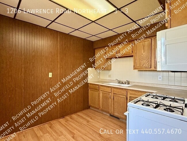 Building Photo - 1206 Lawrence Rd NE