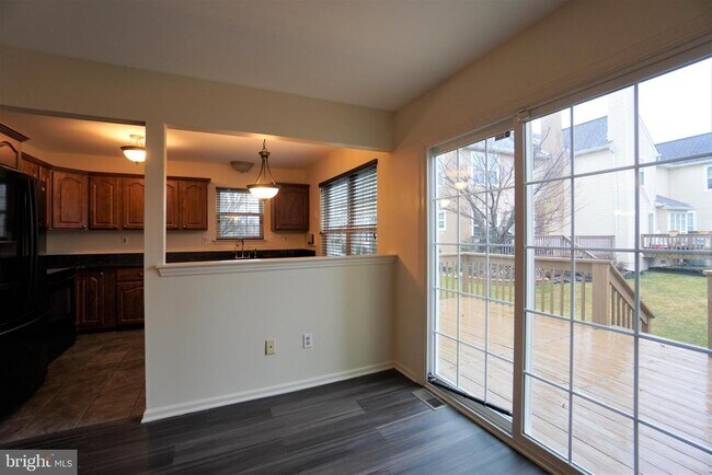 Building Photo - 458 Country Club Dr