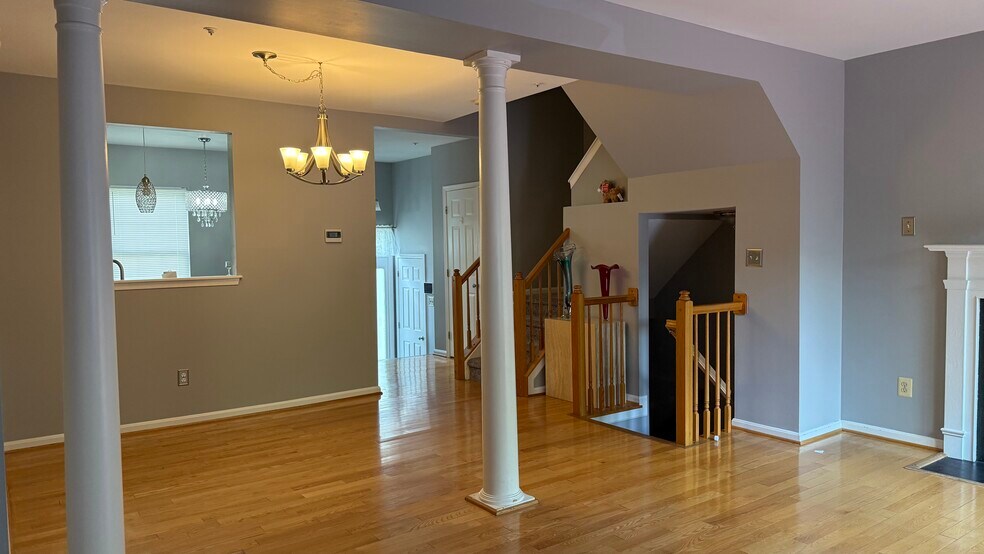 Building Photo - 4219 Star Cir
