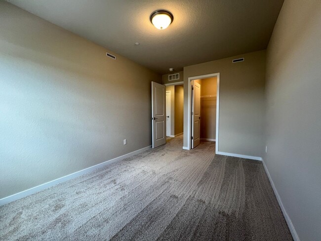 Building Photo - Brand New Townhome with fine finishes ready for you to enjoy. Great views!