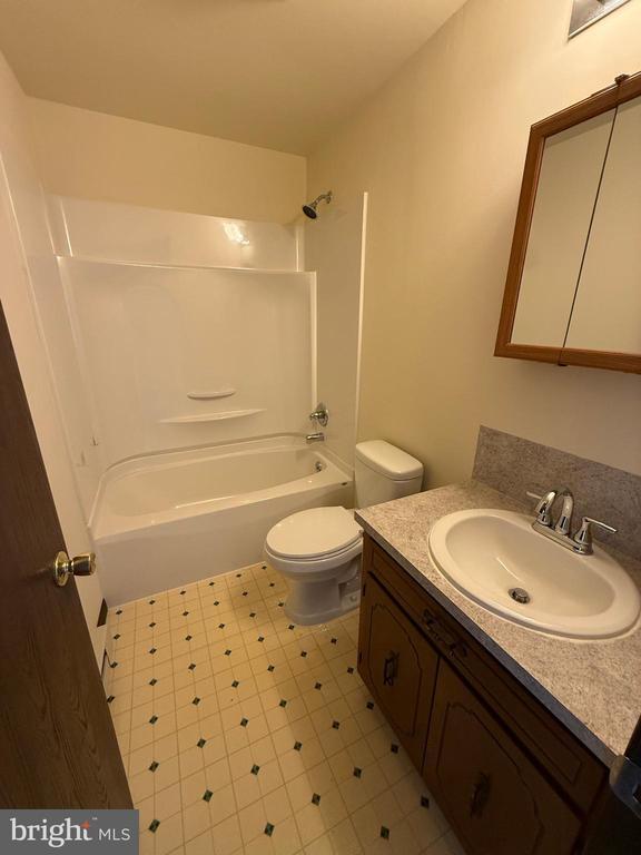 Building Photo - 228 W 8th St