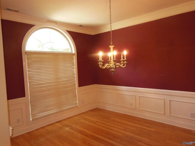 Building Photo - 2604 Little Cove Rd