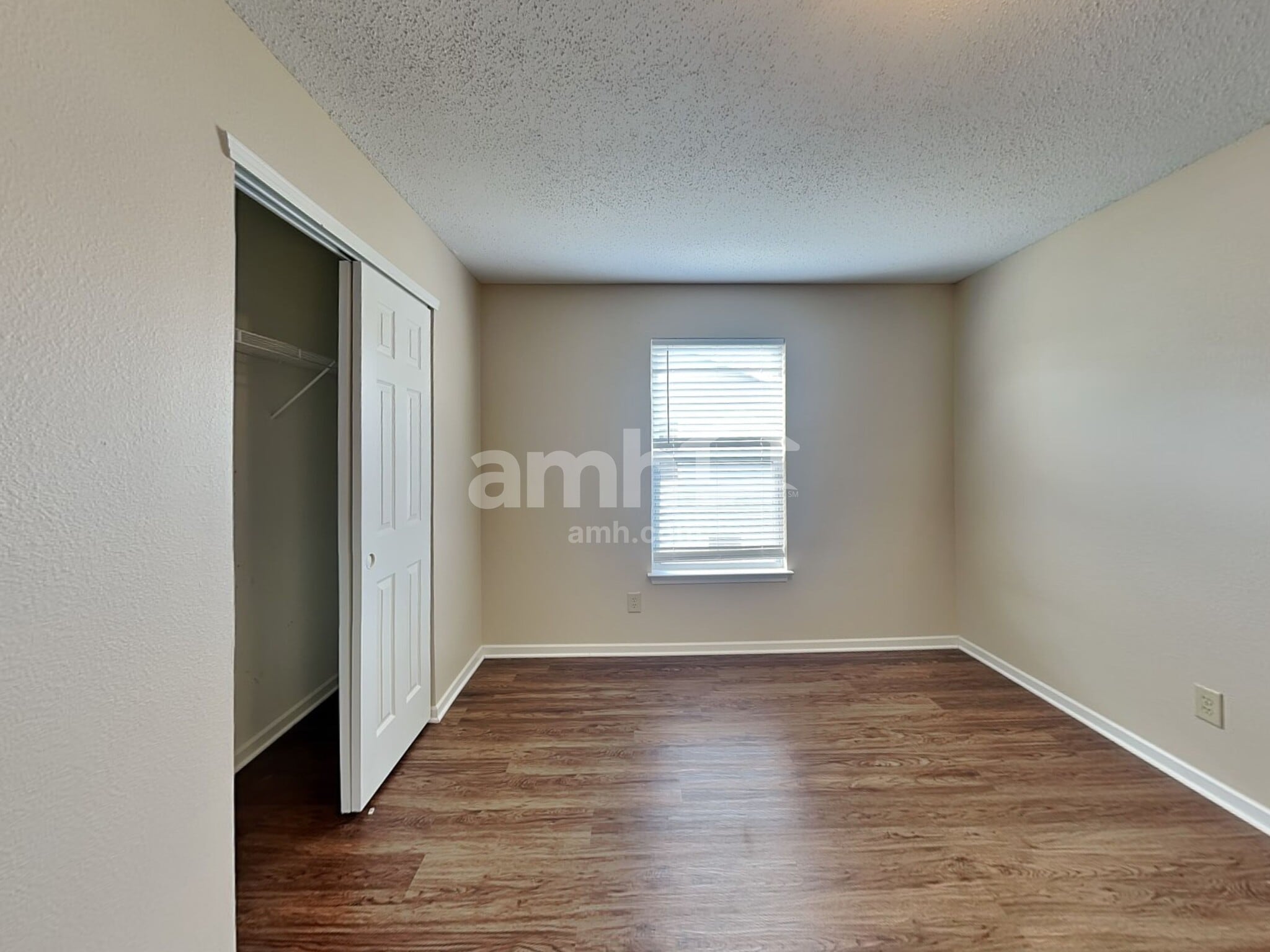 Building Photo - 870 Streamside Dr