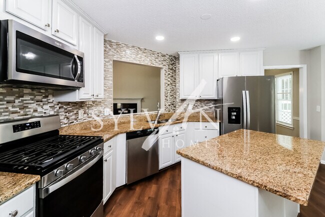 Building Photo - This is the home you've been waiting for!