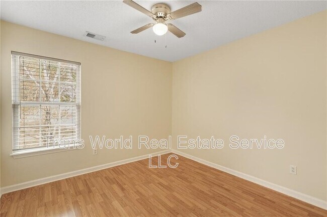 Building Photo - 1102 Pleasant Oaks Ct