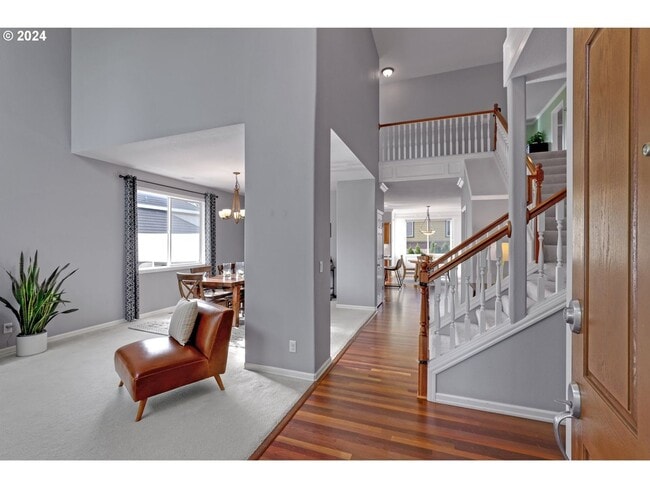 Building Photo - IMMACULATE & LOVELY 5 bed, 3 bath, + huge bonus room that can serve as a 5th bedroom, 2 car garage